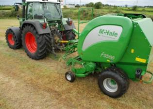 Rundballenpressen McHale F 5500