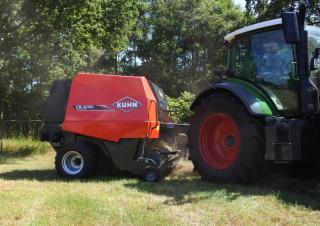 Rundballenpressen Kuhn FB 2130 