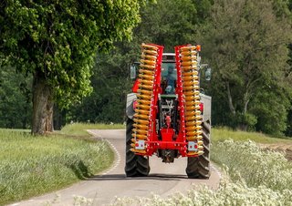 Scheiben- u. Zinkeneggen Väderstad Carrier X 425