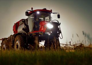 Selbstfahrende Feldspritzen Case IH Patriot 3250