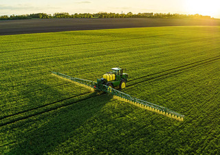 Selbstfahrende Feldspritzen John Deere R4140i