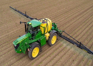 Selbstfahrende Feldspritzen John Deere R4150i