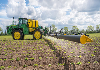Selbstfahrende Feldspritzen John Deere R4150i 