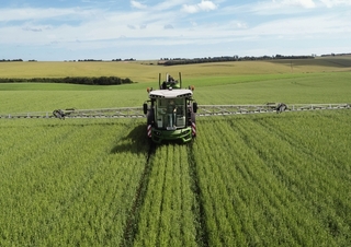 Selbstfahrende Feldspritzen Fendt Rogator 645 