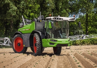 Selbstfahrende Feldspritzen Fendt Rogator 645 