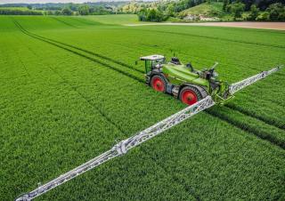 Selbstfahrende Feldspritzen Fendt Rogator 655