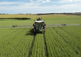 Selbstfahrende Feldspritzen Fendt Rogator 655 