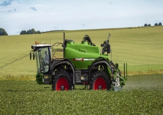 Selbstfahrende Feldspritzen Fendt Rogator 655 