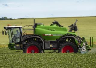 Selbstfahrende Feldspritzen Fendt Rogator 665 