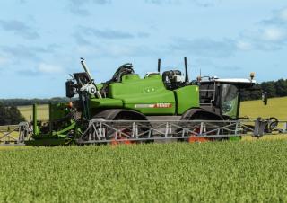Selbstfahrende Feldspritzen Fendt Rogator 665 