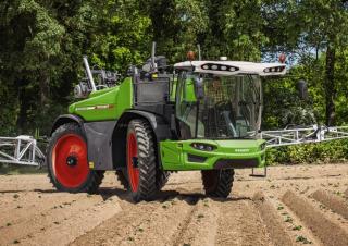 Selbstfahrende Feldspritzen Fendt Rogator 665 