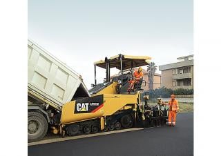 Straßenfertiger auf Ketten Caterpillar AP655D