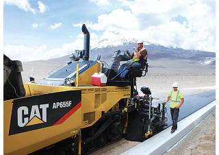 Straßenfertiger auf Ketten Caterpillar AP655F