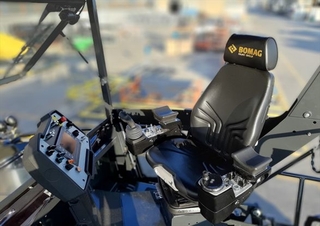 Straßenfertiger auf Ketten Bomag BF 800 C 3 S 600