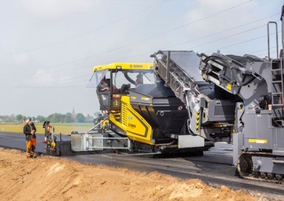 Straßenfertiger auf Ketten Bomag BF 800 C 3 S 600