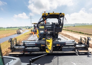 Straßenfertiger auf Ketten Bomag BF 800 C 3 S 600