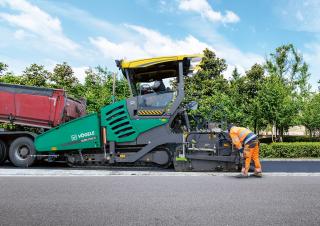Straßenfertiger auf Ketten Vögele Super 2100-5i