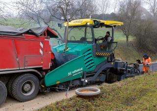 Straßenfertiger auf Ketten Vögele Super 2100-5i