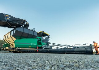 Straßenfertiger auf Ketten Vögele Super 3000-3i