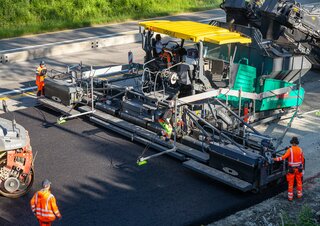 Straßenfertiger auf Ketten Vögele Super 3000-3i