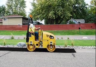 Walzen Tandem-Vibrowalzen Caterpillar CB1.7