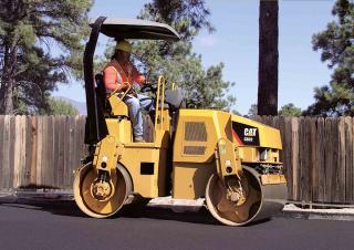Walzen Tandem-Vibrowalzen Caterpillar CB24