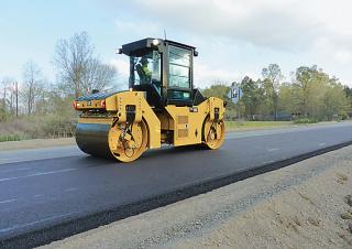 Walzen Tandem-Vibrowalzen Caterpillar CB44B