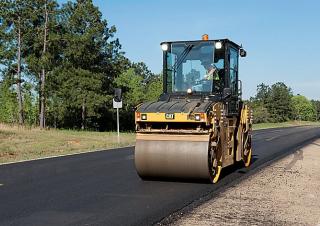 Walzen Tandem-Vibrowalzen Caterpillar CB44B
