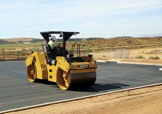 Walzen Tandem-Vibrowalzen Caterpillar CB54