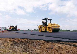 Walzen Tandem-Vibrowalzen Caterpillar CB64