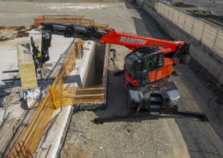 Teleskopen mit Oberwagen Manitou MRT-X 2260