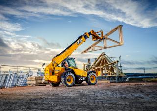 Teleskopen starr JCB 540-140 Hi-Viz