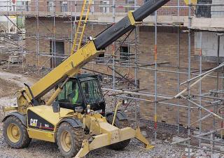 Teleskopen starr Caterpillar TH 82