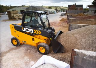 Teleskopen starr JCB TLT35D
