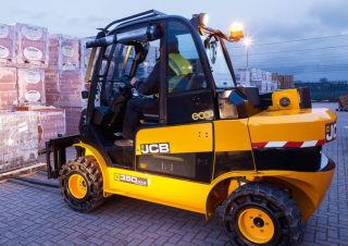Teleskopen starr JCB TLT35D