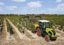 Hinterrad-Traktoren Claas Nexos 210 VL