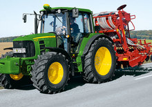 Allrad-Traktoren John Deere 6330