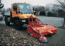 Anbau-Kehrmaschinen Dücker FKM 2400