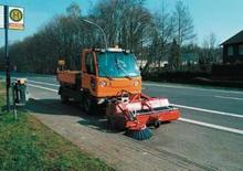 Anbau-Kehrmaschinen Dücker HDK 2700