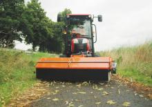 Anbau-Kehrmaschinen Bema Kommunal Dual 1550