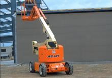 Gelenkarbeitsbühnen auf Rädern JLG E450AJ