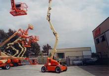 Gelenkarbeitsbühnen auf Rädern JLG M450AJ