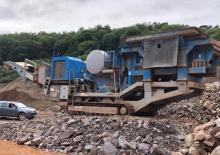 Bauschutt-Recyclinganlagen Sandvik Rock Processing Crawlmaster CM 1208