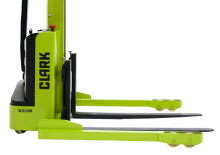E.-Geh-Hochhubwagen Clark WS22M