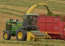 Feldhäcksler 2-WD John Deere 6810