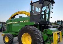 Feldhäcksler 2-WD John Deere 6910