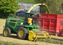 Feldhäcksler 2-WD John Deere 7700