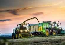 Feldhäcksler 2-WD John Deere 8700