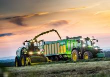Feldhäcksler 4-WD John Deere 8700