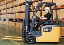 Frontstapler Elektro Caterpillar EP 16